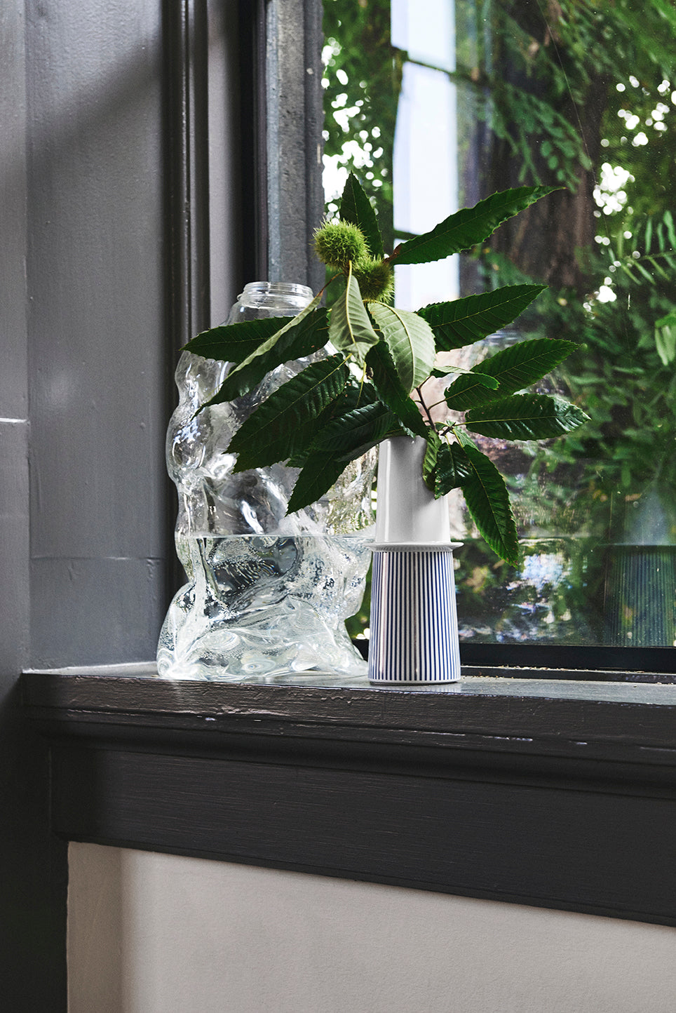 1616 / arita japan PC Flower Vase