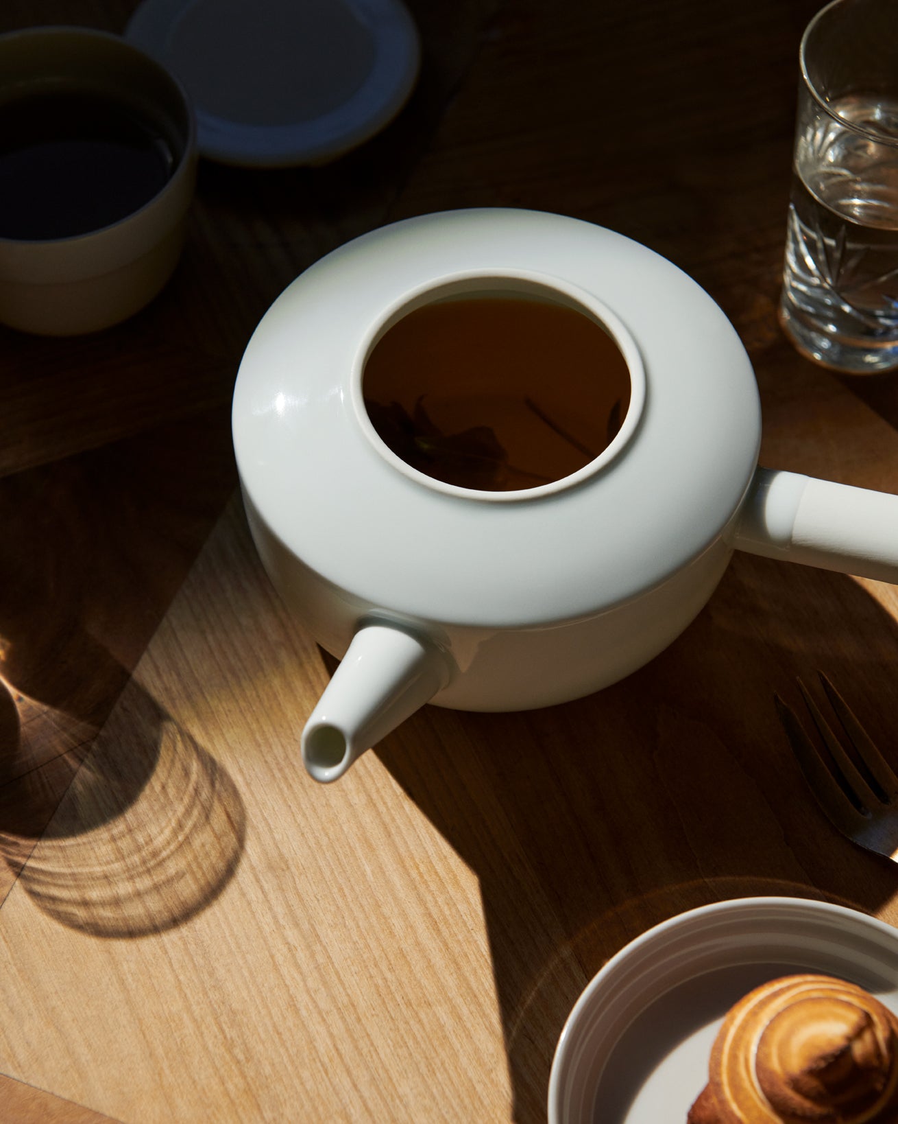 1616/ arita japan CMA Japanese Teapot White