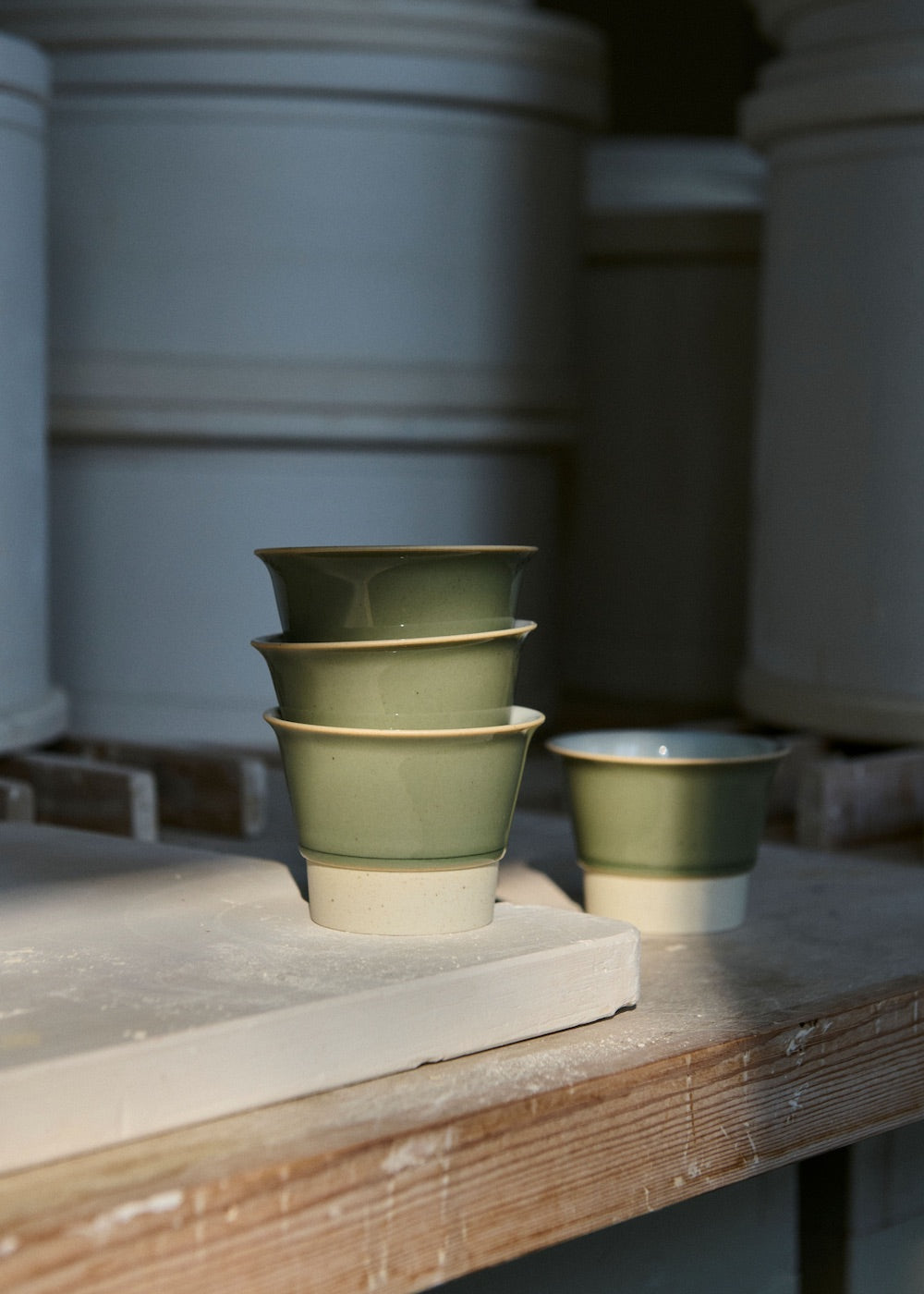 1616/ arita japan MANZ Hojicha Cup Celadon/Natural
