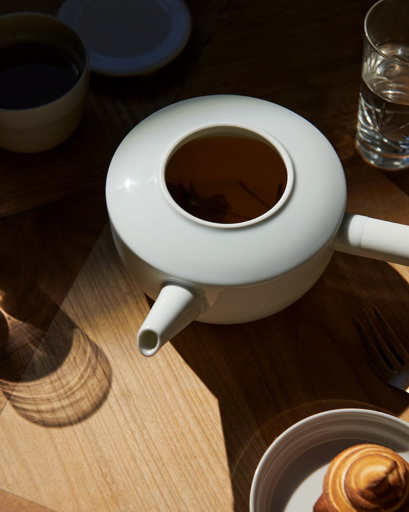 1616/ arita japan CMA Japanese Teapot White