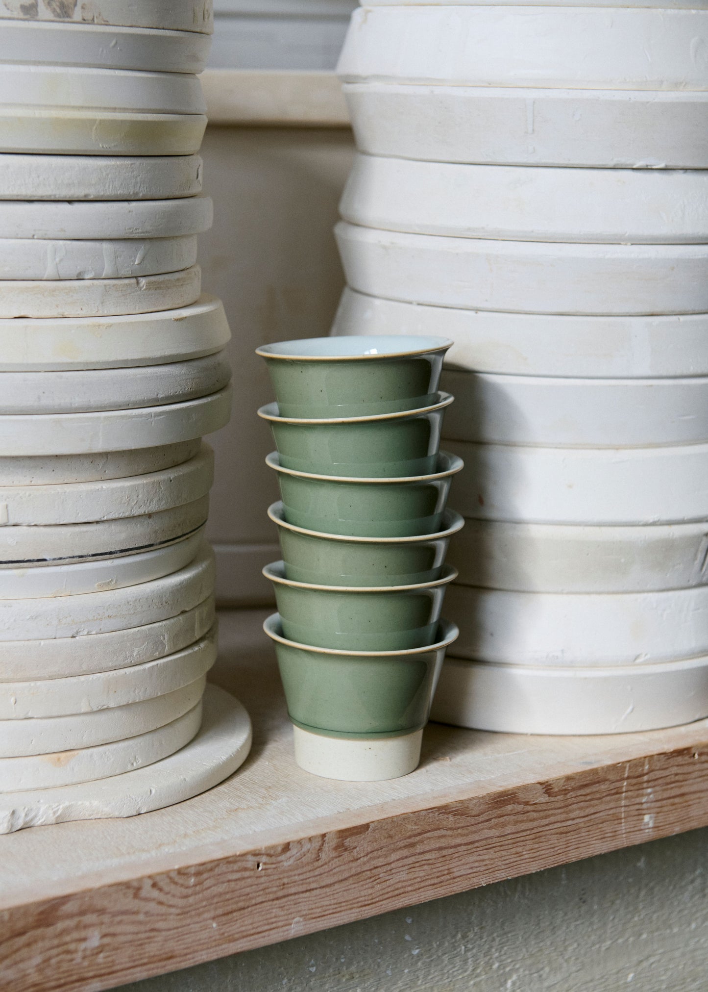 1616/ arita japan MANZ Hojicha Cup Celadon/Natural