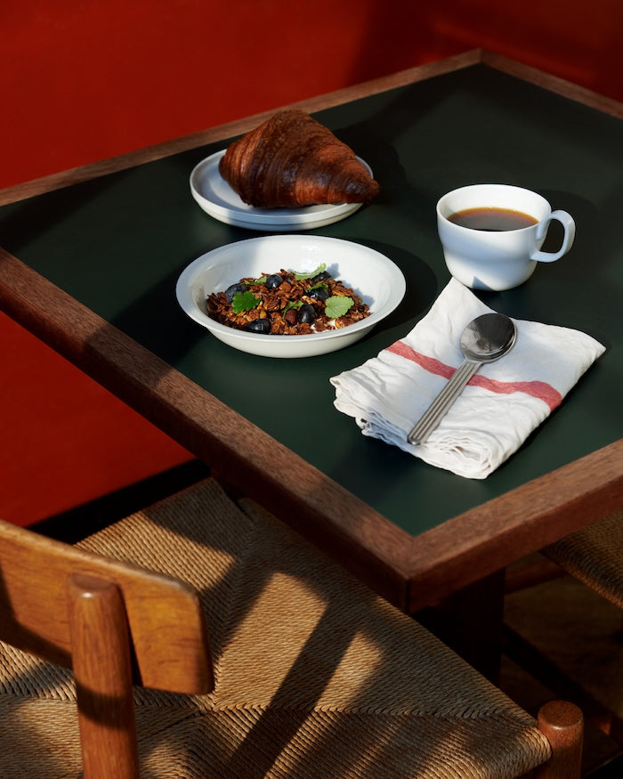 1616/ arita japan CMA Oval Deep 260/190 White